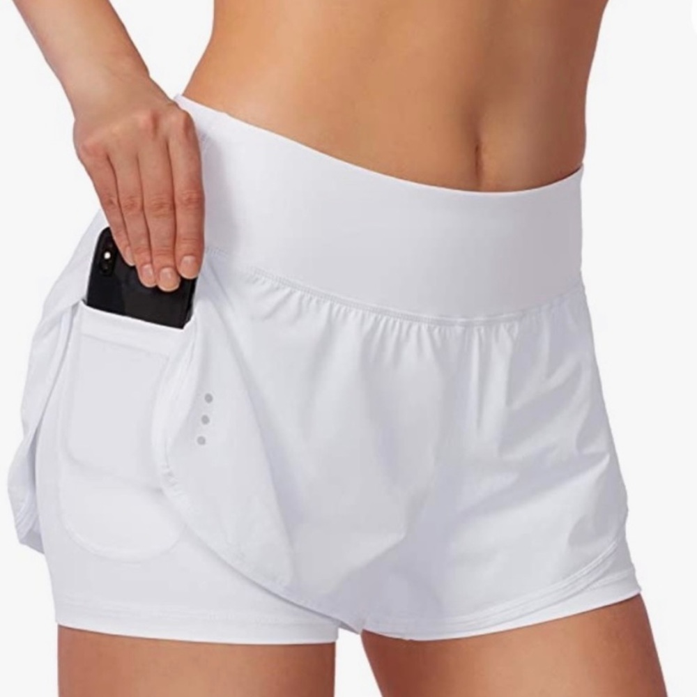 Soothfeel White Shorts Size L
